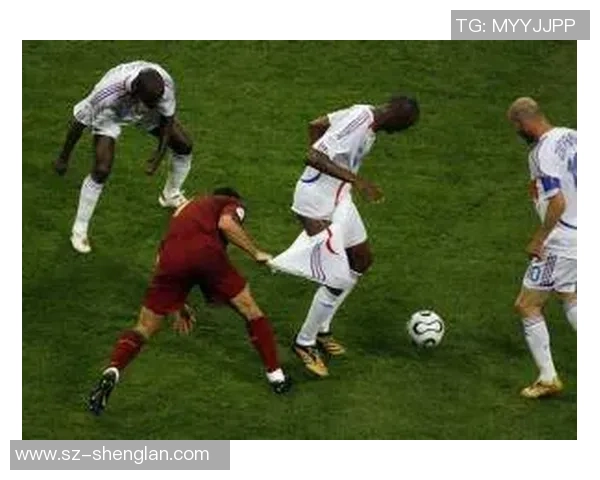 足球明星囧事大揭秘：从尴尬失误到意外事件，笑料不断的幕后故事